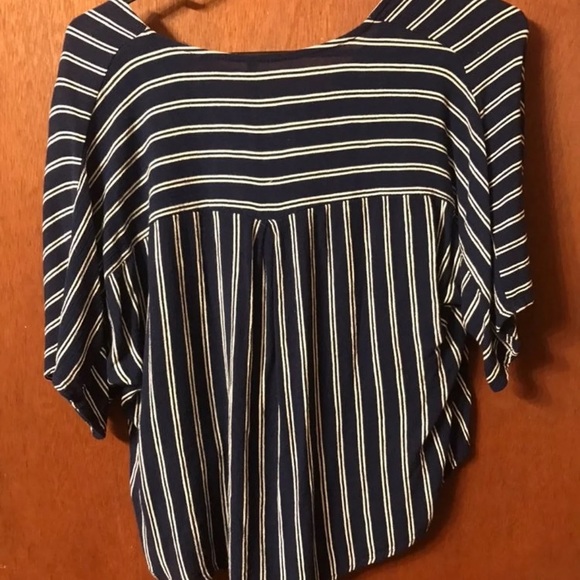 Front Tie A’Gaci Shirt - Picture 3 of 3